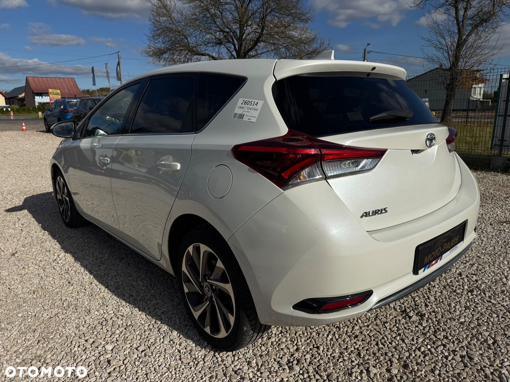 Toyota Auris - 1