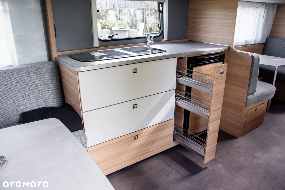 Dethleffs 730FKR Camper - 11