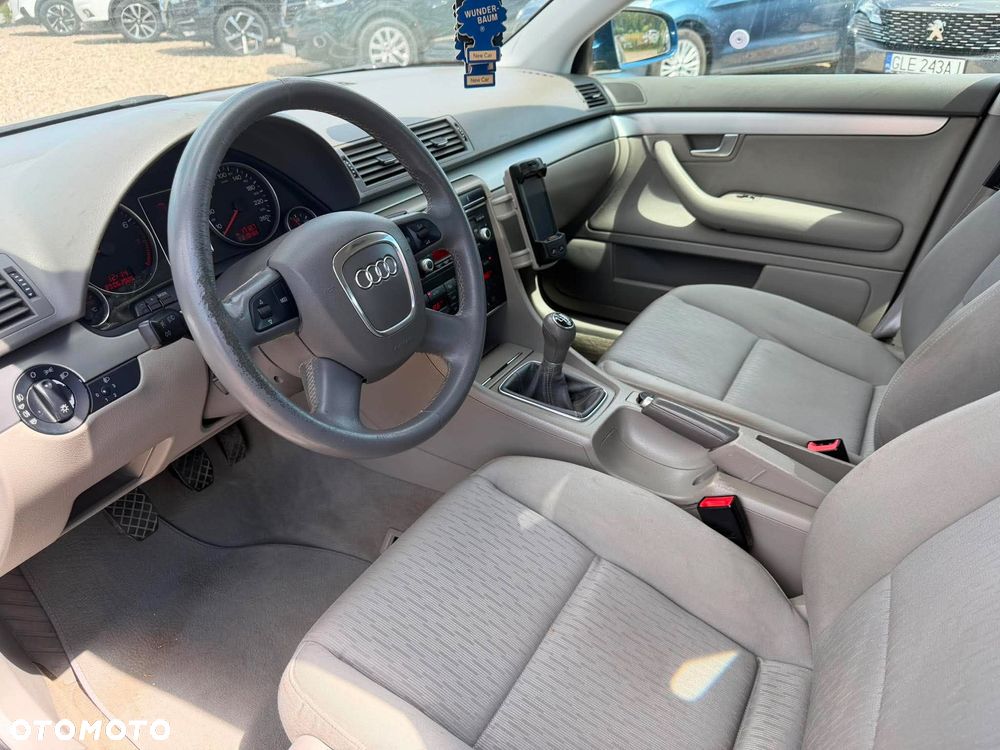 Audi A4 Limousine - 12