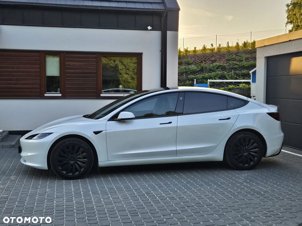 Tesla Model 3 - 4