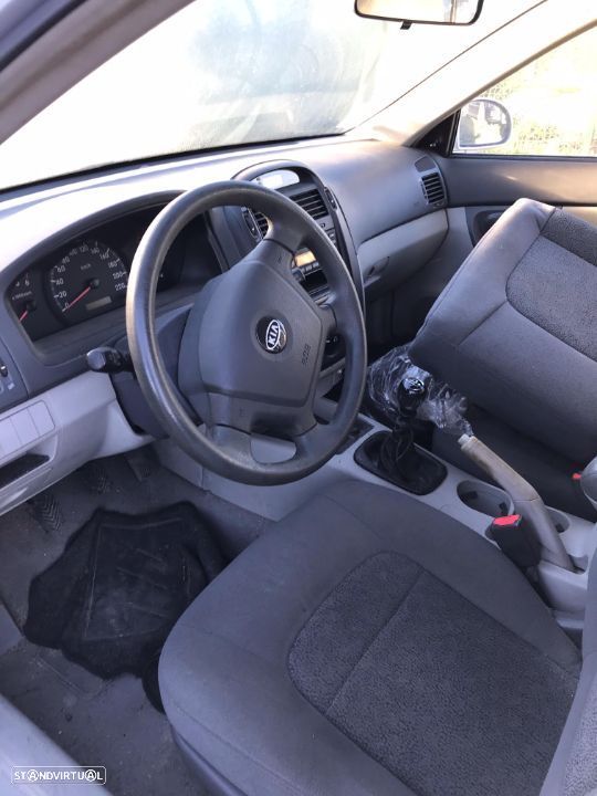 Kia Cerato I Hatchback 1.5 CRDi Van 2005  - Para Peças - 7