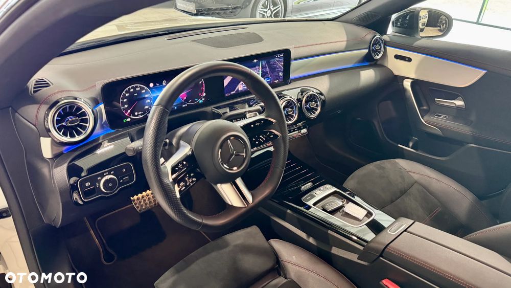 Mercedes-Benz CLA 200 mHEV AMG Line 7G-DCT - 12