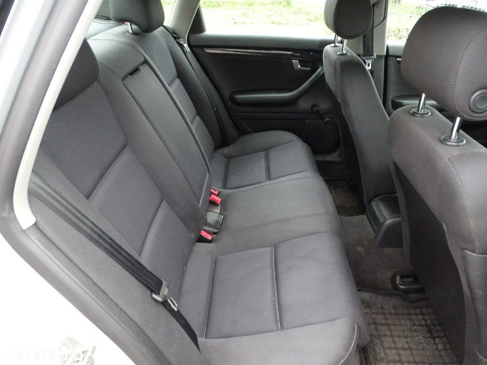 Audi A4 Limousine - 13