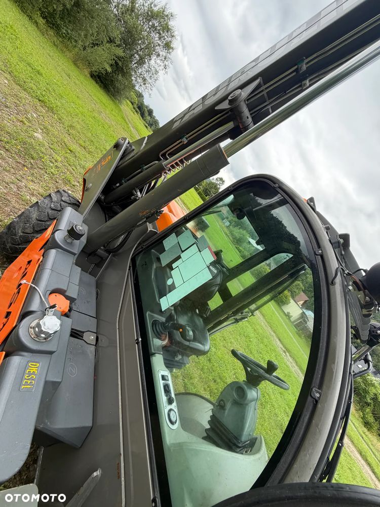 Ausa T204 H. JAPOŃSKA Ładowarka Teleskopowa 4,2 metra Wysuw. Udźwig 2,2 tony. Rozsuwanie wideł HYDRAULICZNE.  Maszyna Jak Nowa z Salonu. Pochodzi z Gospodarstwa Norweskiego! 2017rok. przebieg tylko 3800mtg. Silnik Kubota 4cylindry!  ZERO ZUŻYCIA ORYGINAŁ.  Ani Deka luzów i wycieków. Aktualna DEKRA BMWT. Bardzo mały i zgrabny sprzęt o potężnej wydajnośći. Opony Nowe! Szybka wolna jazda. 3 tryby skrętu! Pełne sterowanie z dżojstika! Wersja Norweska! Kilka dodatkowych wyjść Hydraulicznych! Jazda Hydrostatic Wielka Okazja - 21