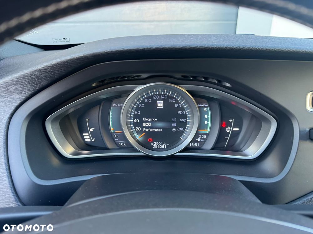 Volvo V40 D2 RDesign - 13