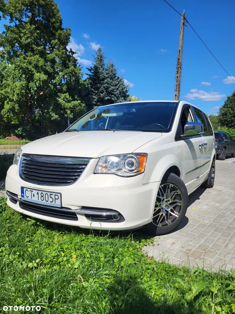 Chrysler Town & Country - 9