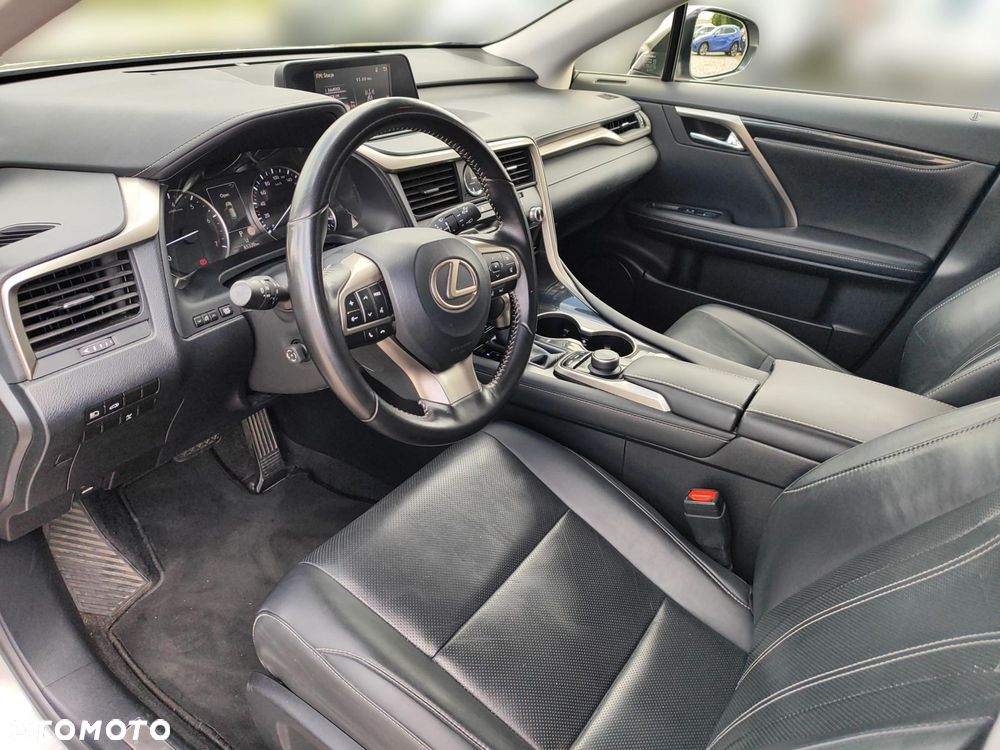 Lexus RX - 9