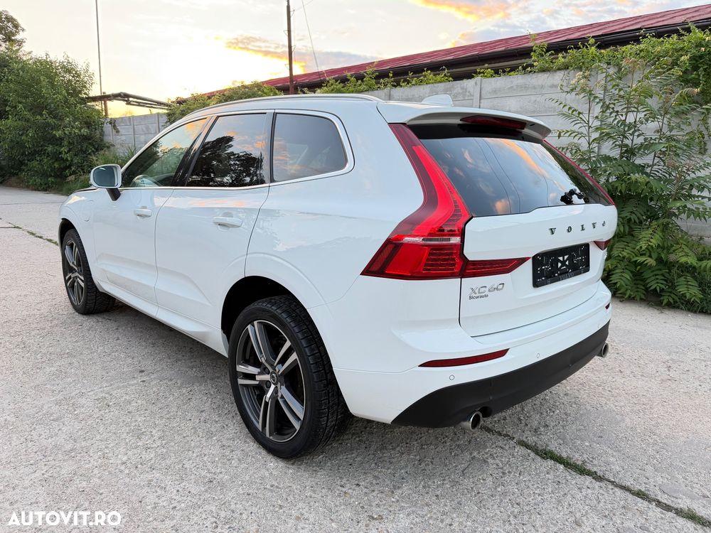 Volvo XC 60 T8 Twin Engine AWD Momentum Pro - 5