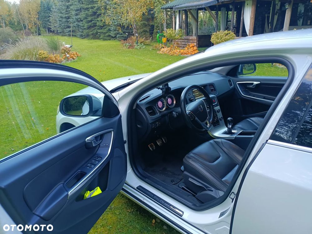 Volvo S60 D4 R-Design - 8