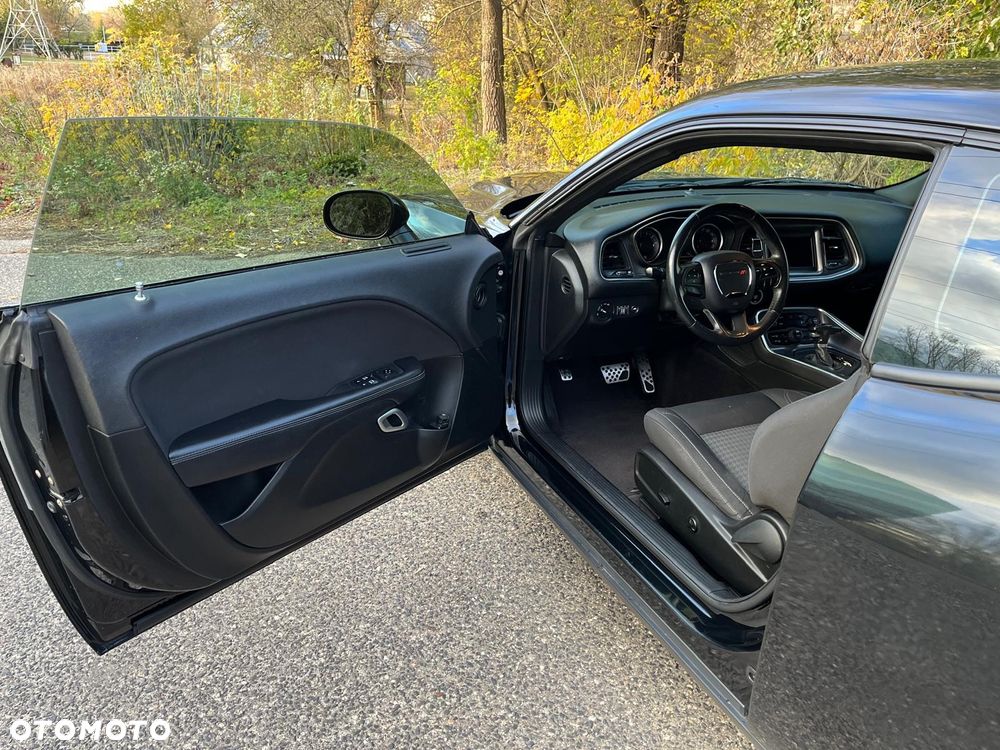 Dodge Challenger - 24