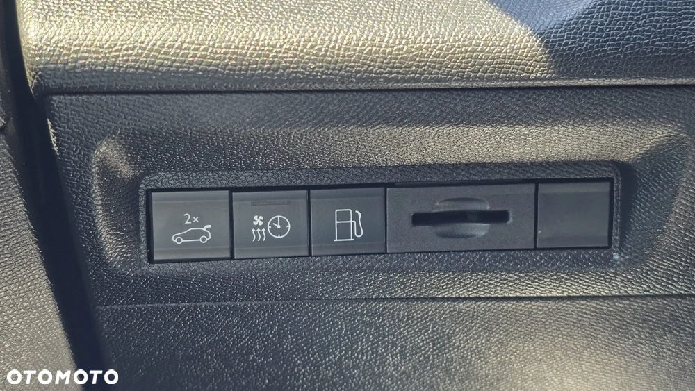 Peugeot 408 1.6 Plug-In Hybrid 225 GT EAT8 - 15