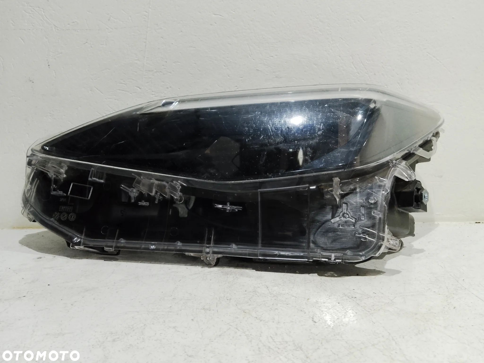 Toyota Yaris Cross 2021–2023 – Lampa Przednia Lewa LED - 1