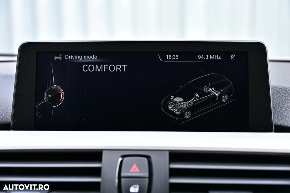 BMW Seria 3 318d Touring Aut. - 30