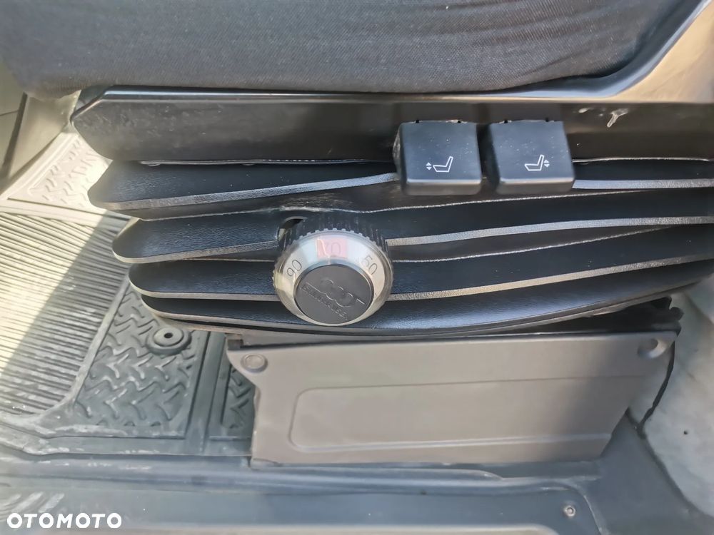 Iveco Daily 35C13 blaszak 130KM blizniak L3H3 długi wysoki Klima Bagażachowy Hak L2H3 - 13