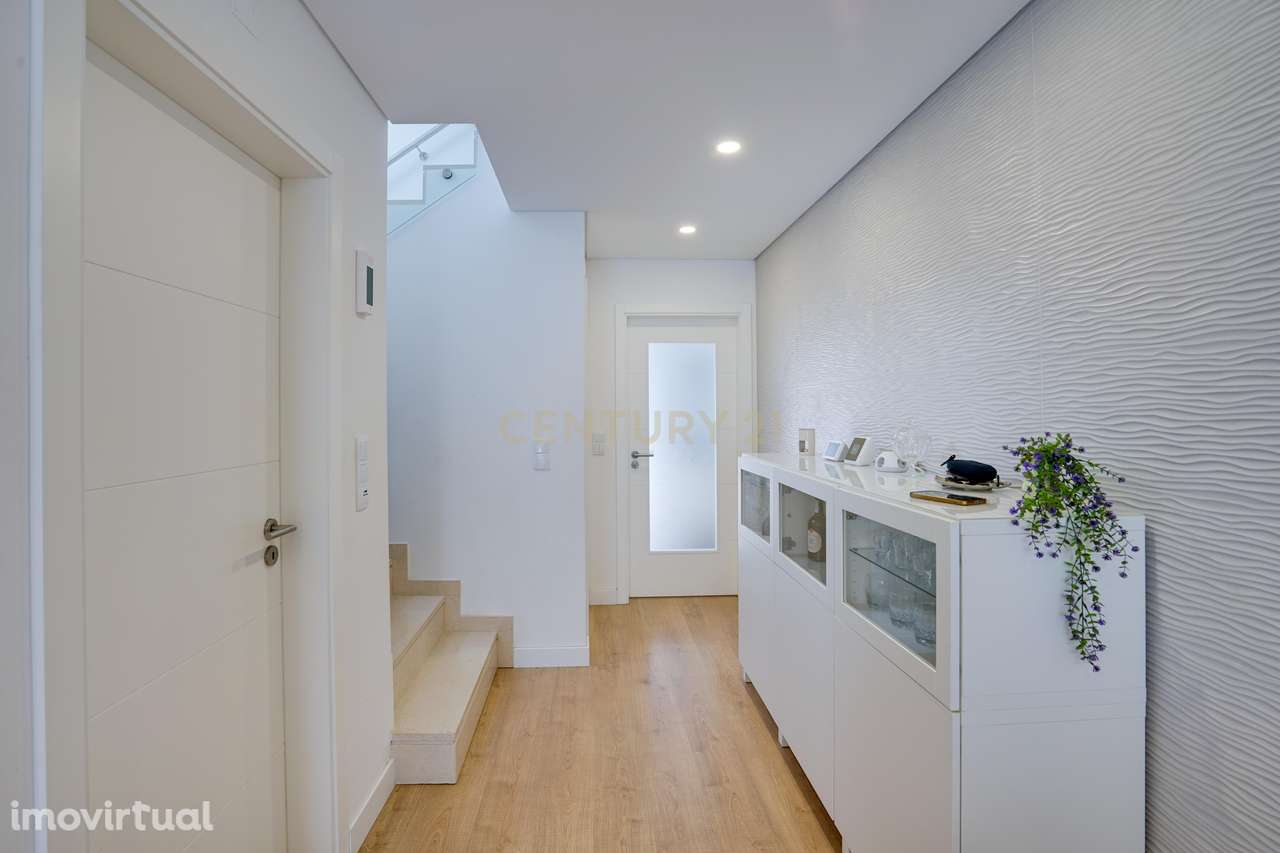 Moradia Geminada T3+1 em Fernão Ferro –Redondos - Grande imagem: 5/41