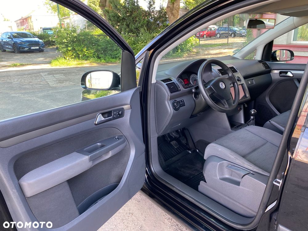 Volkswagen Touran - 14