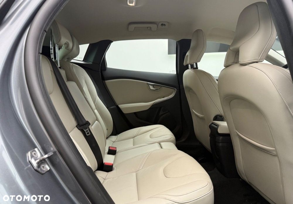 Volvo V40 D2 Kinetic - 19
