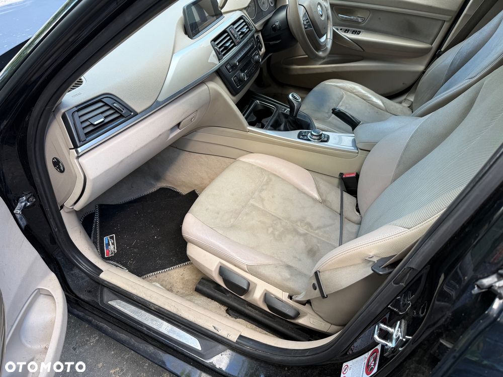 BMW Seria 3 320i - 17