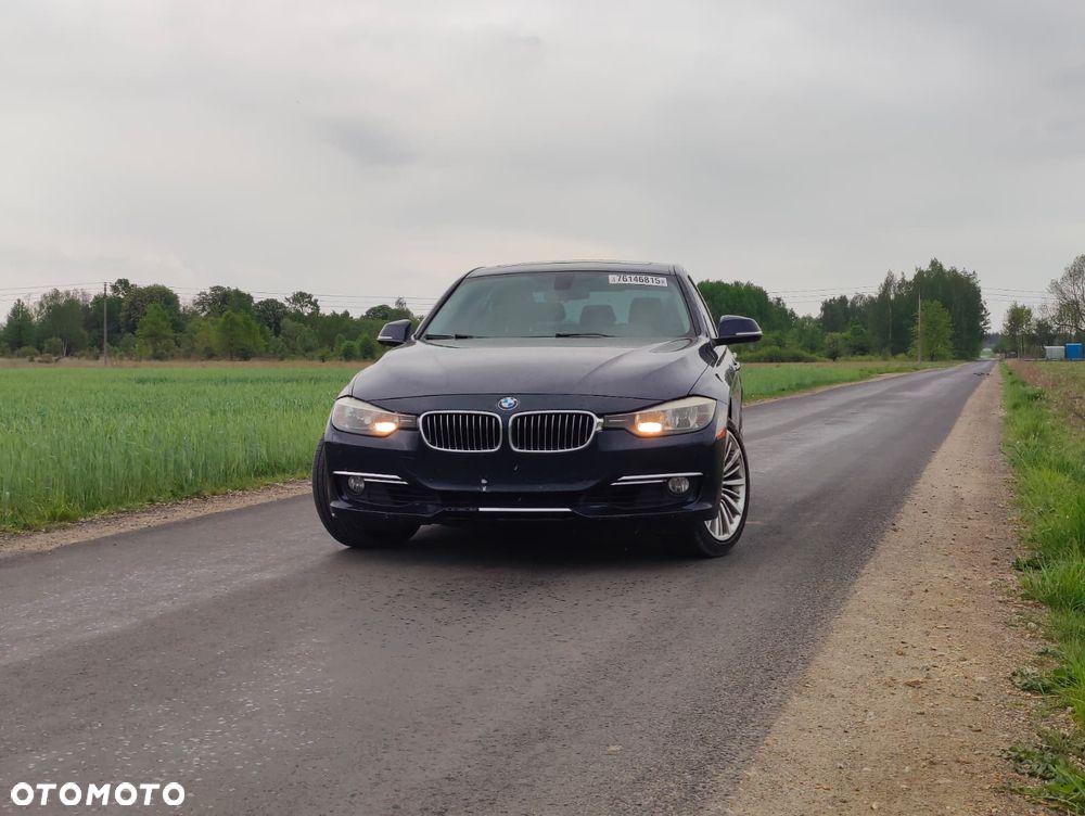 BMW Seria 3 328i xDrive Sport Line - 24