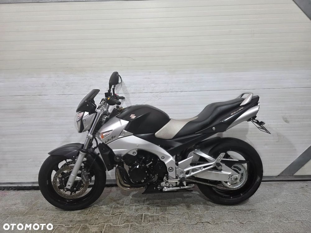 Suzuki GSR - 2