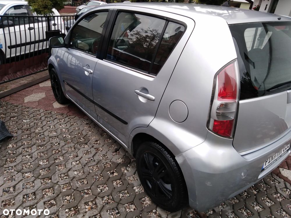 Daihatsu Sirion 1.0 - 5