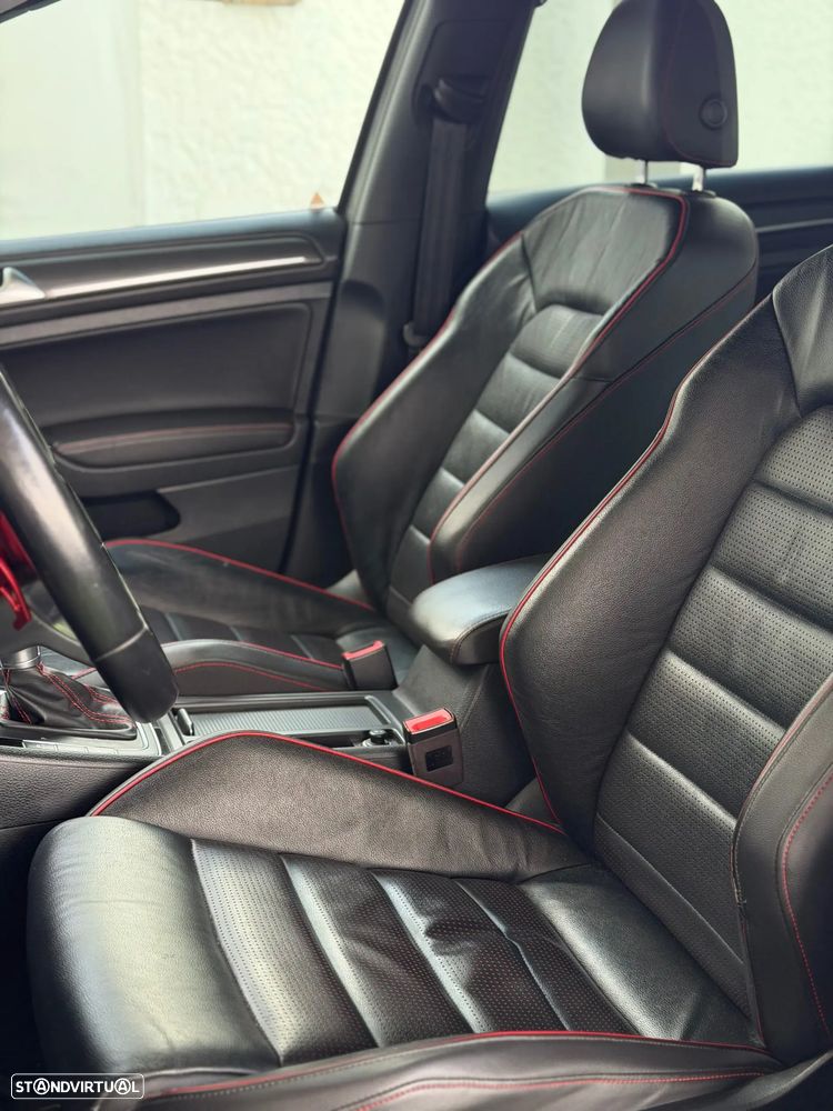 VW Golf 2.0 TSI GTI DSG Performance - 21
