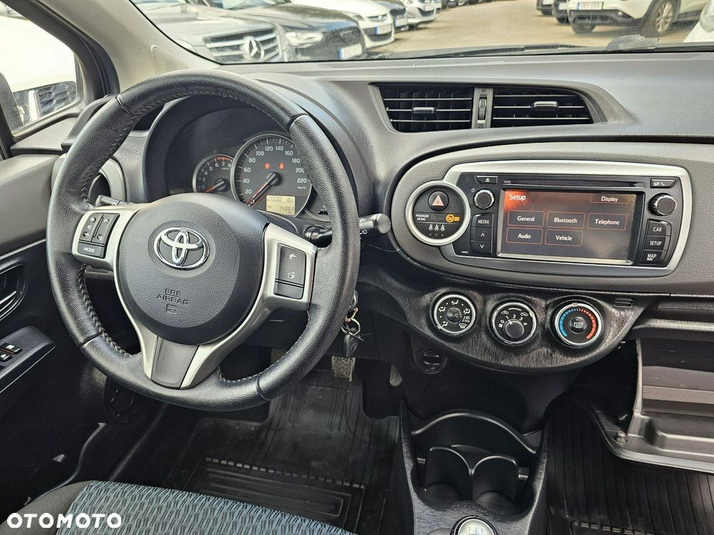 Toyota Yaris - 16