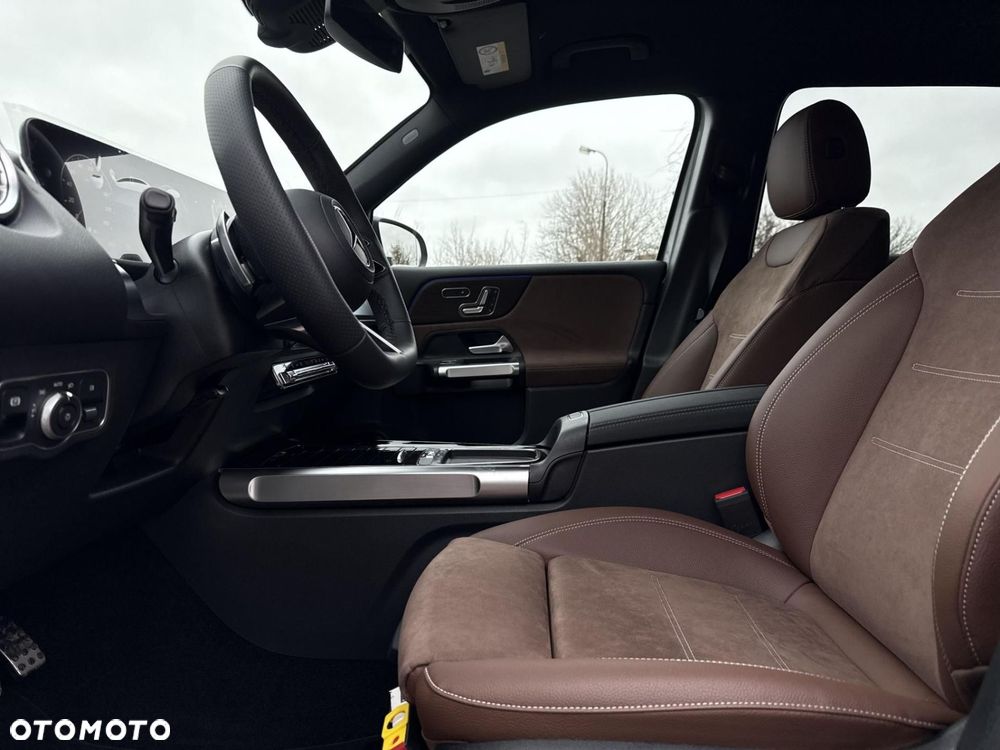 Mercedes-Benz GLB - 12