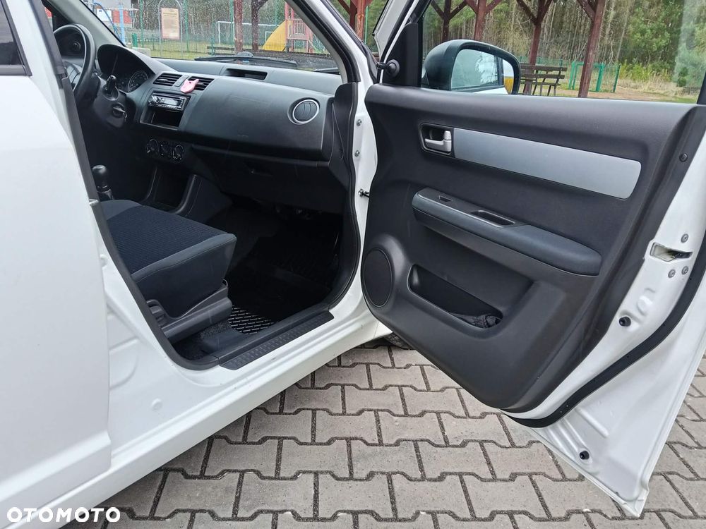 Suzuki Swift 1.3 Black and White - 26