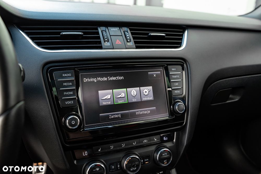 Skoda Octavia 2.0 TSI (Green tec) DSG RS - 32