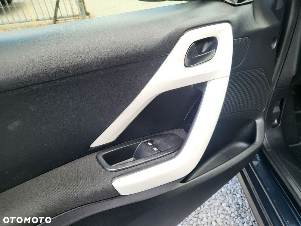Peugeot 208 - 16