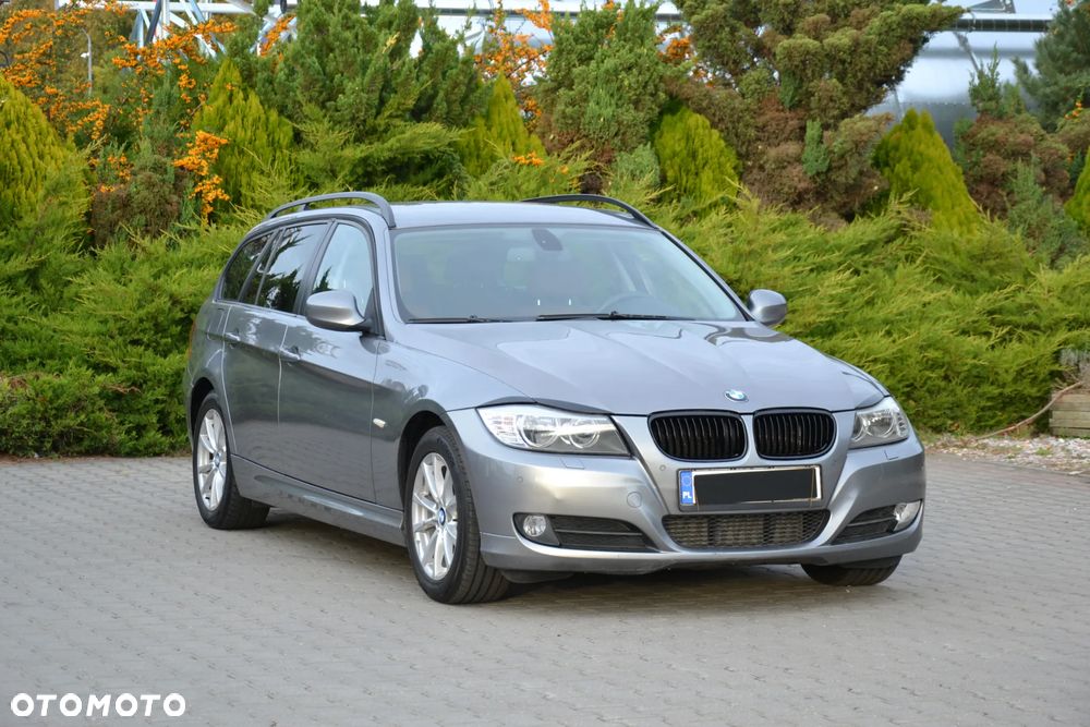 BMW 3 Series 2009 photo 2