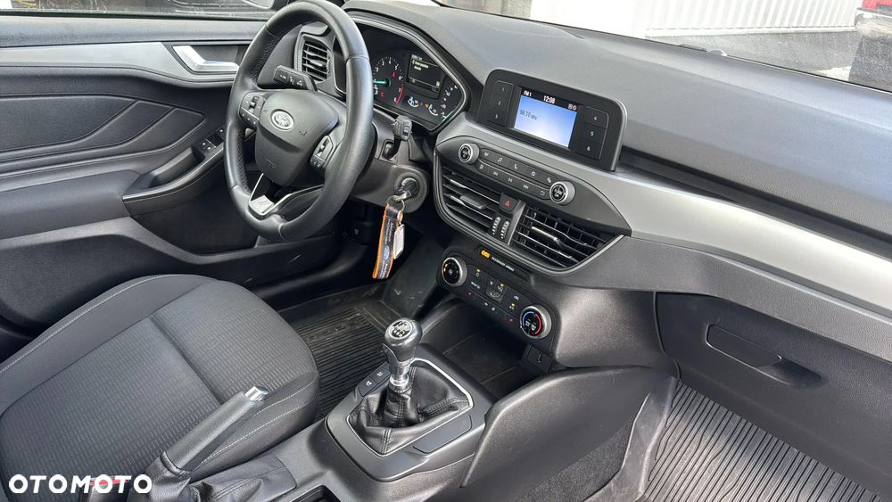 Ford Focus 1.0 EcoBoost Trend - 24