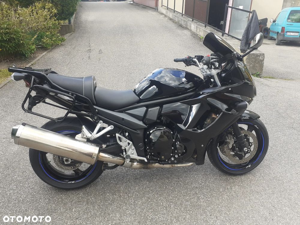 Suzuki GSX - 23