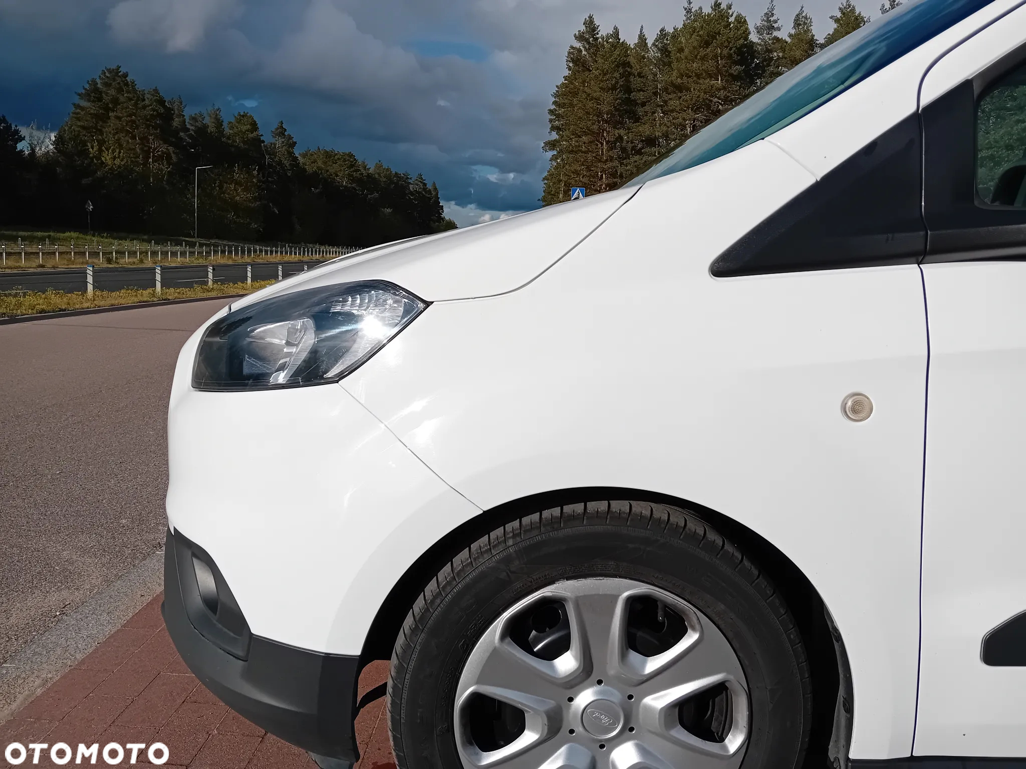 Ford Transit Courier - 9