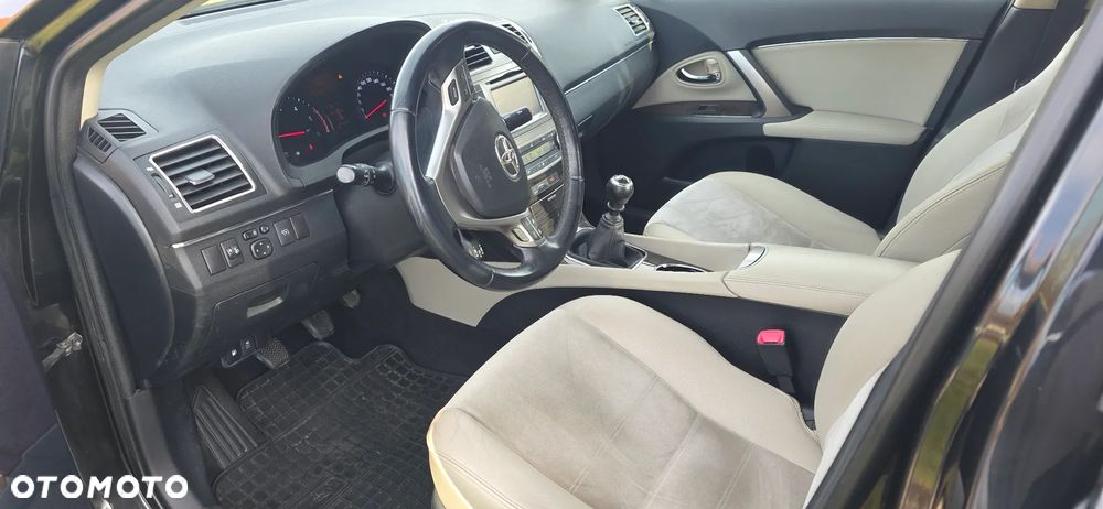 Toyota Avensis 2.0 D-4D Premium - 16