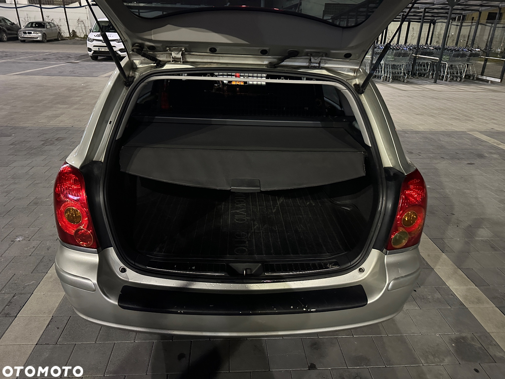 Toyota Avensis - 11