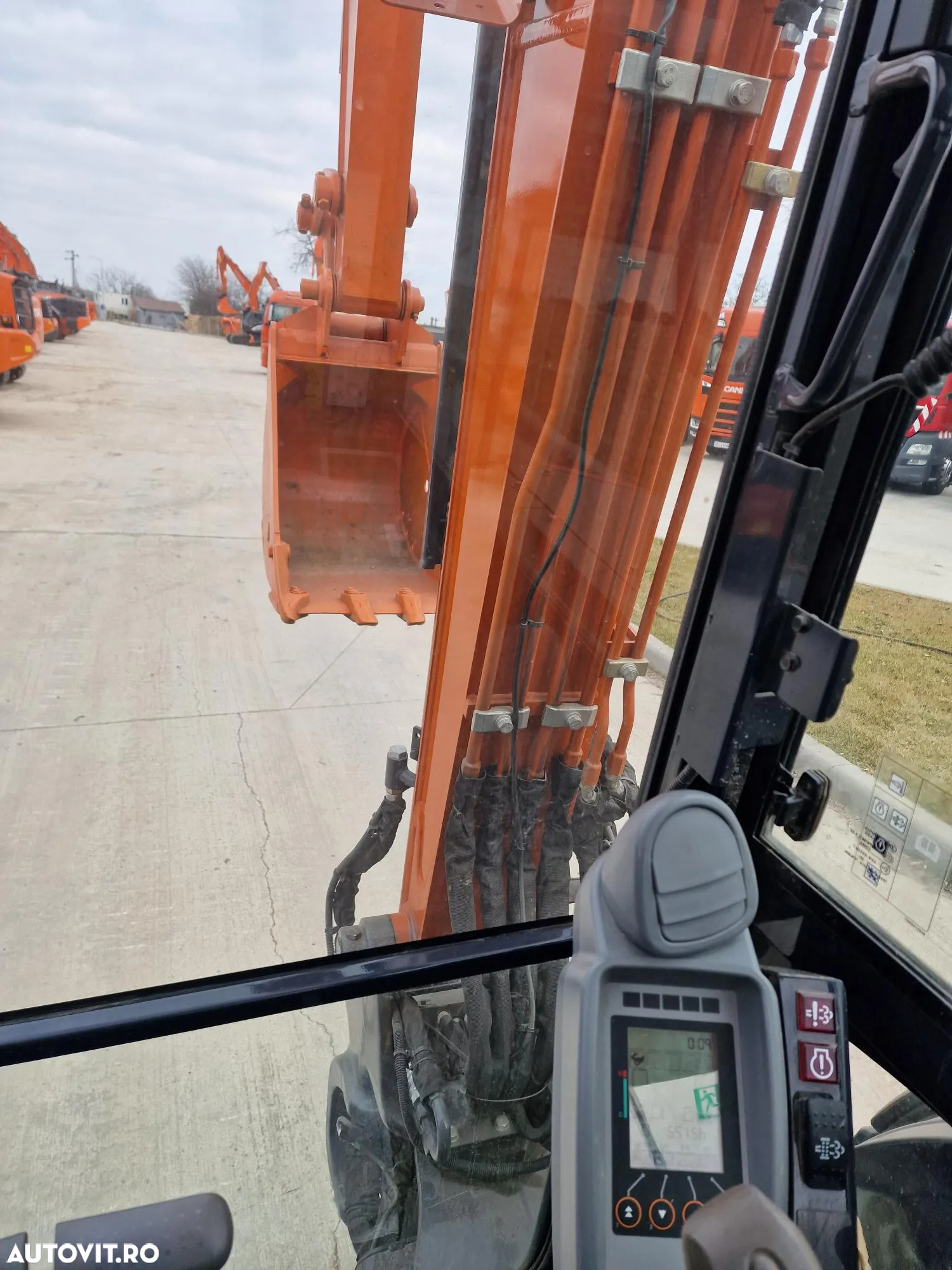 Hitachi ZX55U-6, 5,5tone, 2023, 551h, cupa ingusta, cupa taluz noua, Inst picon, Aer conditionat, posibilitate leasing, EX DEMO-stare CA NOU, PROMOTIE 49.900 EUR+tva - 9
