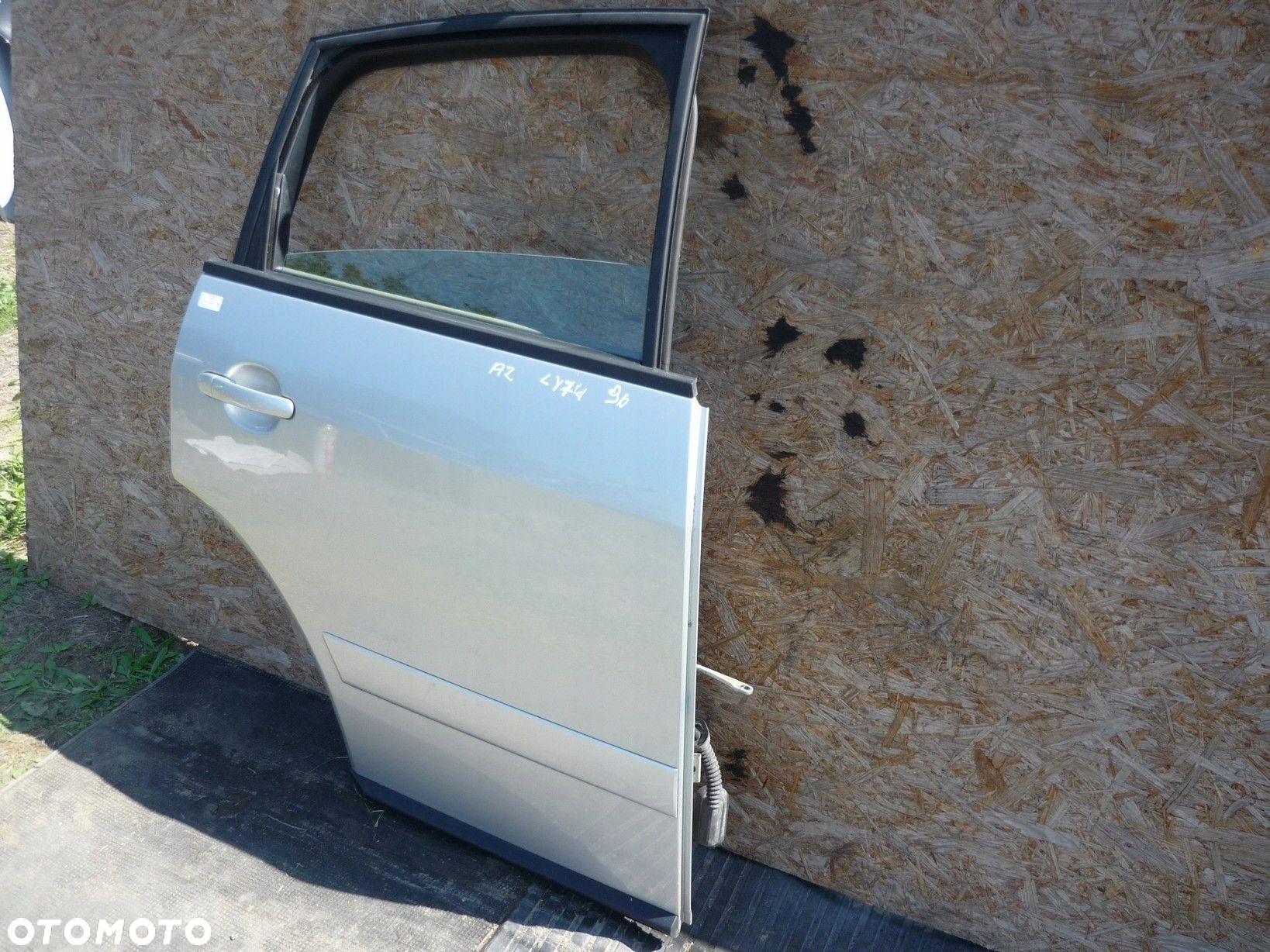 DRZWI PRAWY TYŁ LY7W AUDI A2 - 2