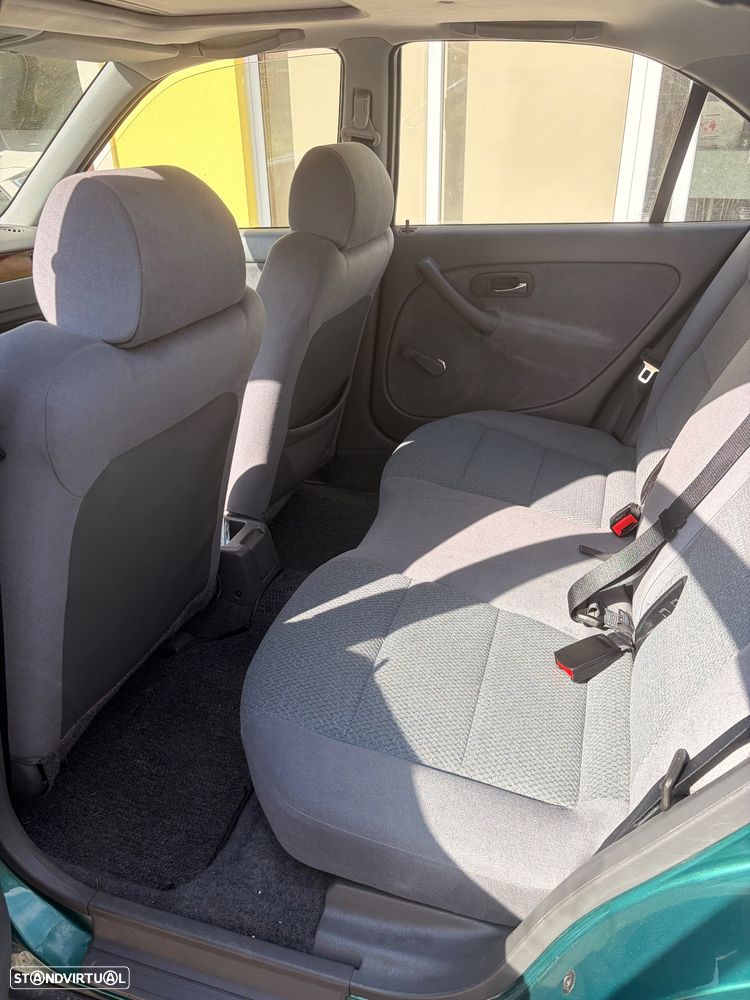 Honda Civic 1.4i — fotografia 9