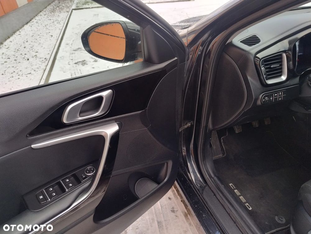 Kia Ceed 1.6 CRDi mHEV L Business Line - 15