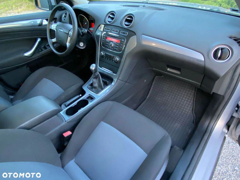 Ford Mondeo 2.0 Ghia X - 14