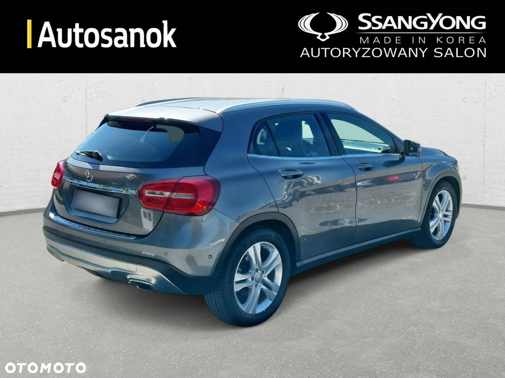 Mercedes-Benz GLA 180 7G-DCT - 5