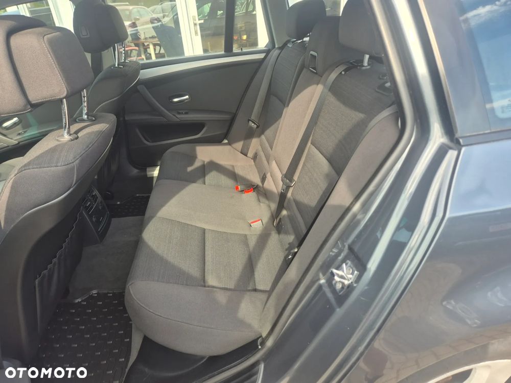 BMW Seria 5 525i - 11