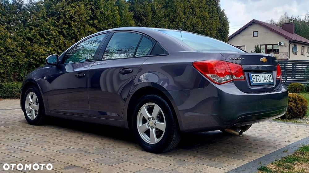 Chevrolet Cruze 1.8 LS - 19