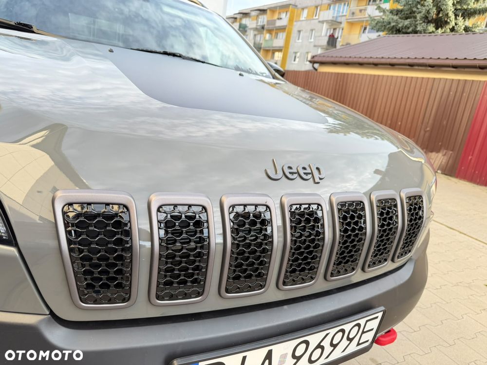 Jeep Cherokee - 25