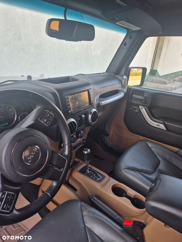 Jeep Wrangler 3.6 Unlim Sahara - 18