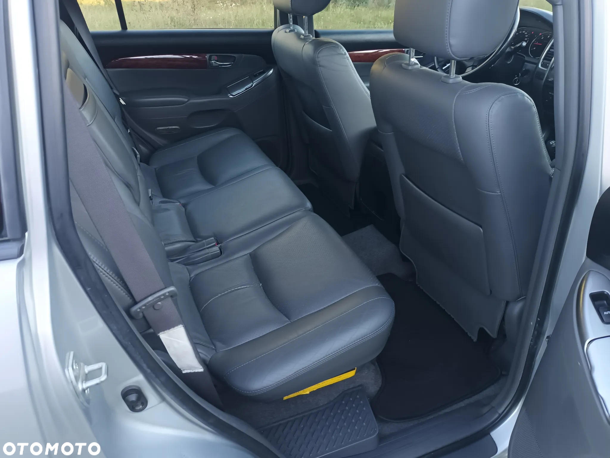 Toyota Land Cruiser - 22