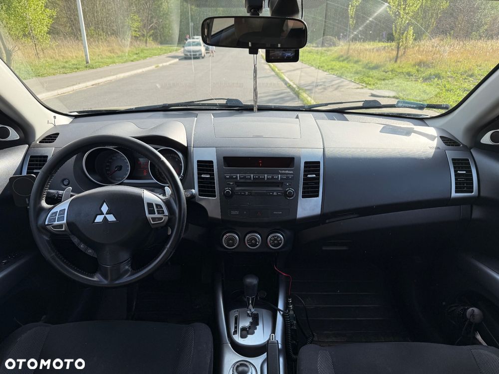 Mitsubishi Outlander 2.4 Intense + CVT - 7