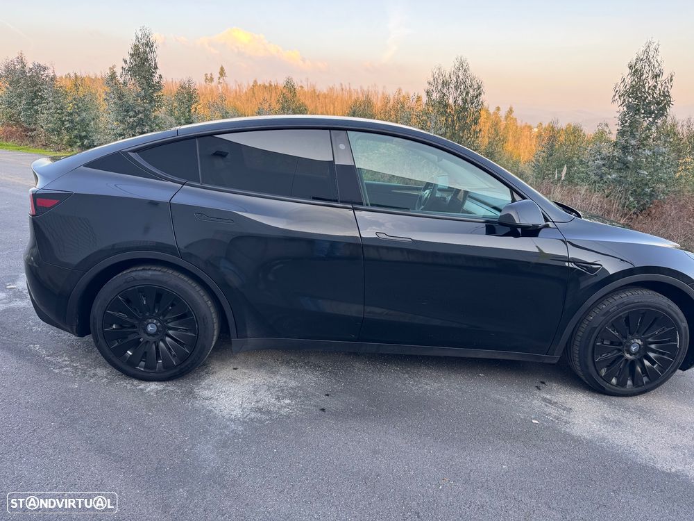 Tesla Model Y - 3
